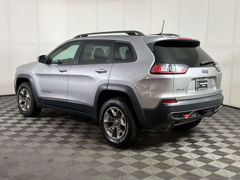 Used 2019 Jeep Cherokee Trailhawk w/ Comfort/Convenience Group AWD/4WD image 3