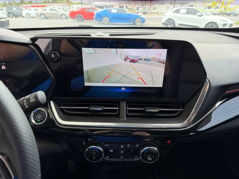 Used 2024 Chevrolet Trax RS w/ Sunroof Package image 11