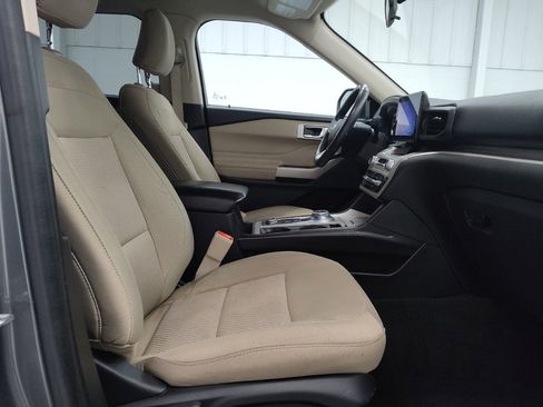Used 2022 Ford Explorer XLT image 21