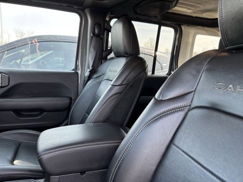 Used 2022 Jeep Wrangler Unlimited Sahara w/ Cold Weather Group image 17