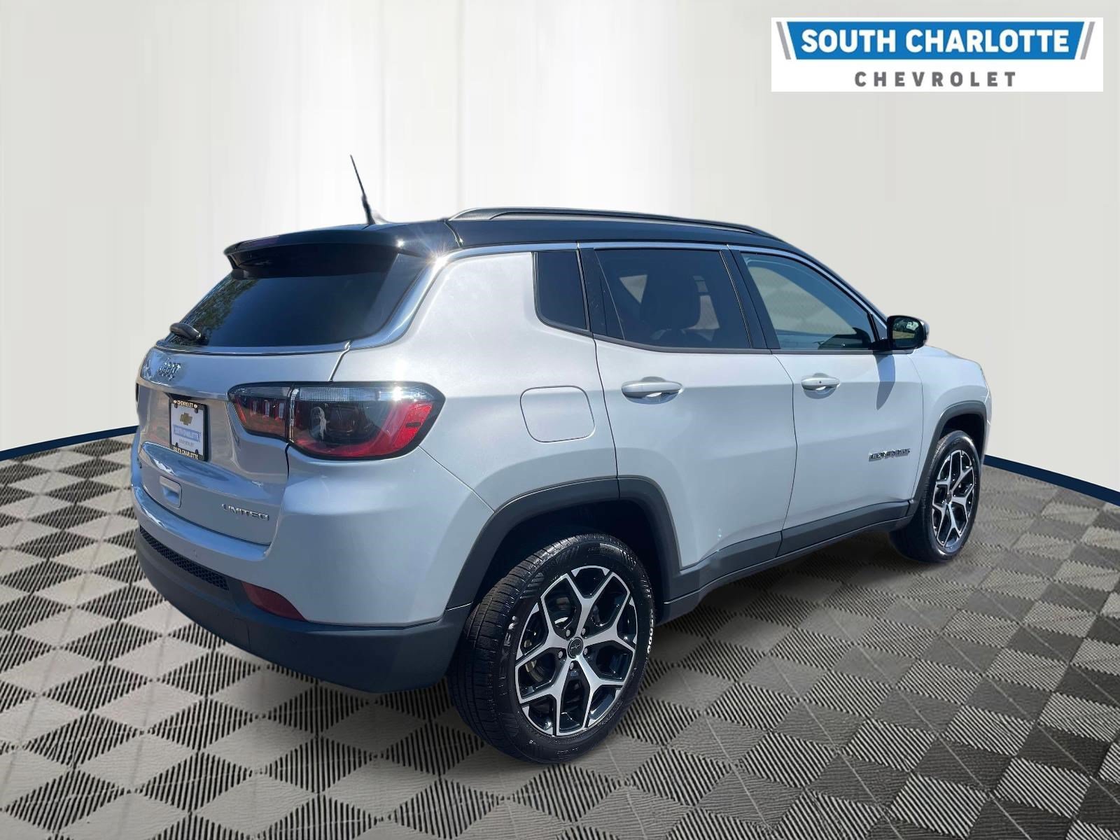 Used 2025 Jeep Compass Limited AWD/4WD image 4