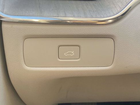 Certified 2023 Volvo XC60 B5 Ultimate w/ Climate Package image 23