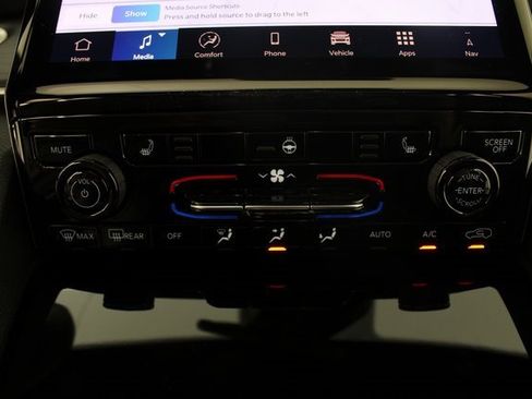 New 2025 Jeep Grand Cherokee L Limited w/ Black Appearance Package image 6