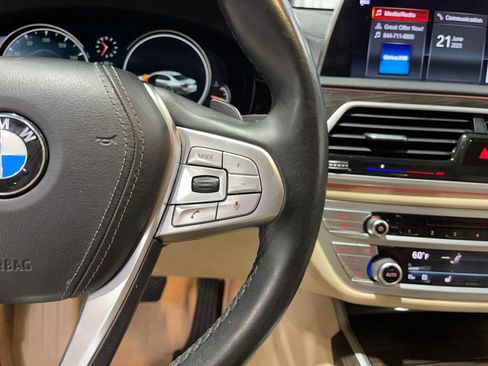 Used 2018 BMW 740i image 34
