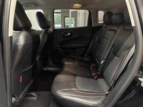 Used 2018 Jeep Compass Trailhawk w/ Leather Interior Group AWD/4WD image 18