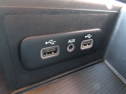 Used 2020 RAM 1500 Classic SLT w/ Luxury Group AWD/4WD image 8