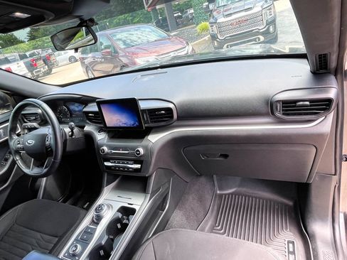 Used 2020 Ford Explorer XLT AWD/4WD image 9