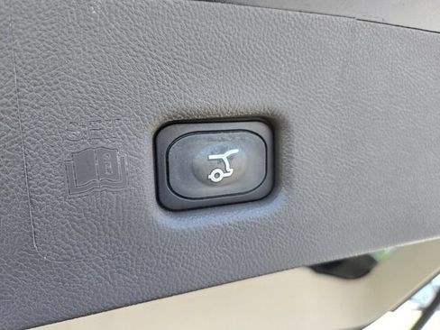Used 2023 Lincoln Nautilus AWD w/ Premium Package image 18