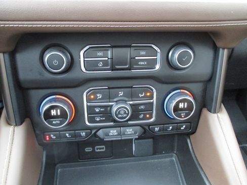 Used 2023 Chevrolet Tahoe High Country w/ Advanced Technology Package image 26