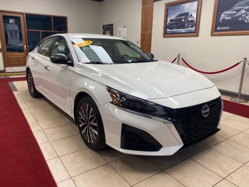 Used 2024 Nissan Altima 2.5 SV image 5