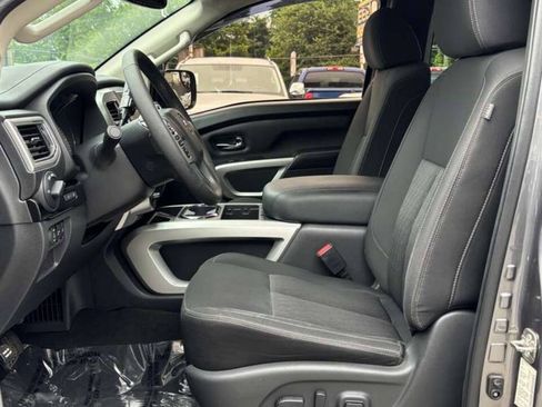 Used 2019 Nissan Titan SV w/ SV Convenience Package AWD/4WD image 10