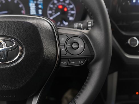 Used 2025 Toyota Corolla Cross LE image 23