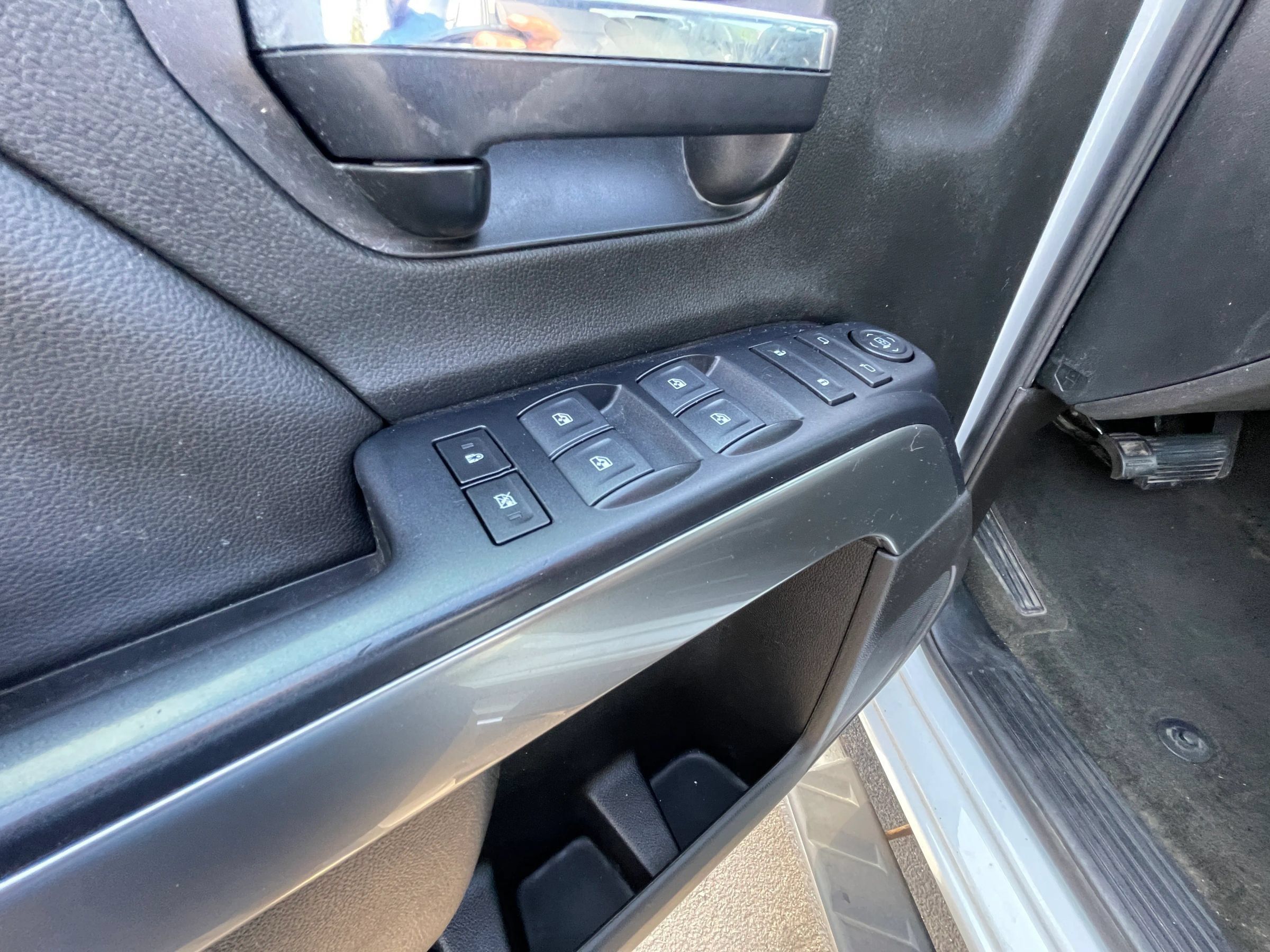 Used 2018 Chevrolet Silverado 2500 LT w/ LT Convenience Package AWD/4WD image 11