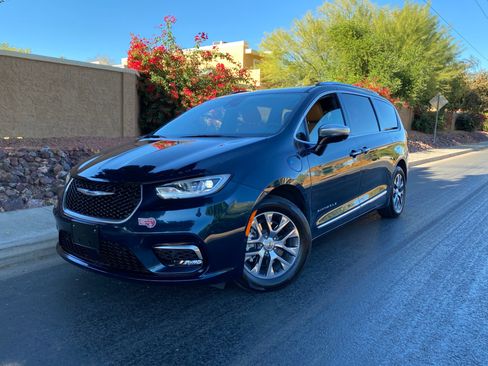 Used 2023 Chrysler Pacifica Pinnacle image 74