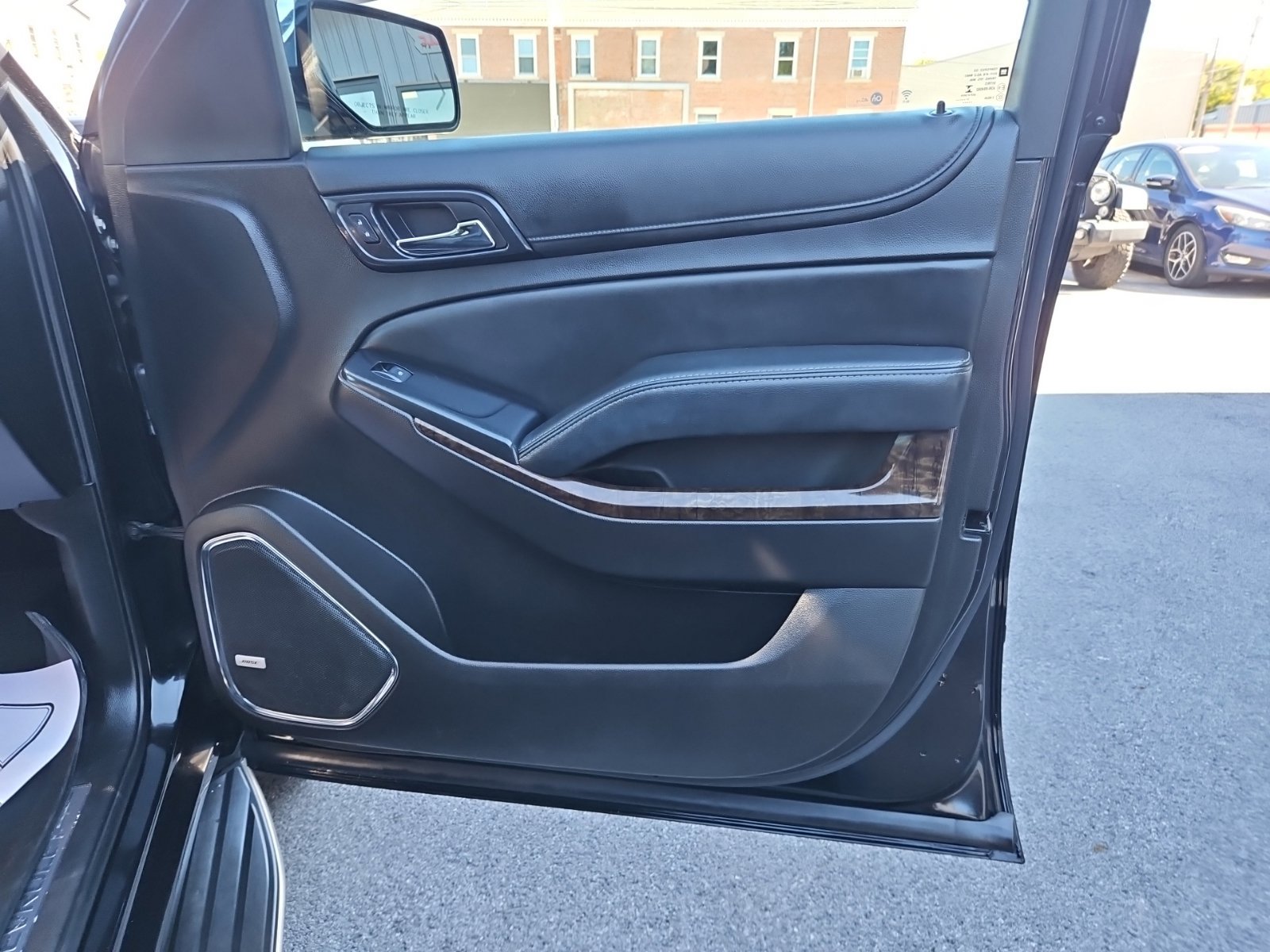 Used 2017 Chevrolet Suburban Premier AWD/4WD image 36