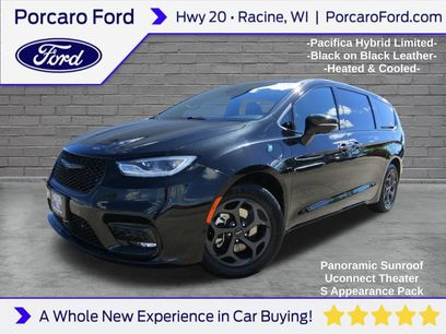 Used 2022 Chrysler Pacifica Limited w/ Uconnect Theater Family Group