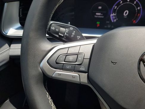 Used 2025 Volkswagen Tiguan SE w/ Panoramic Sunroof Package AWD/4WD image 26
