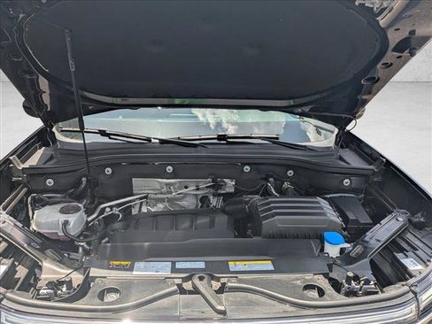 Used 2025 Volkswagen Atlas SE AWD/4WD image 22