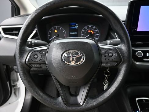 Used 2025 Toyota Corolla LE image 12