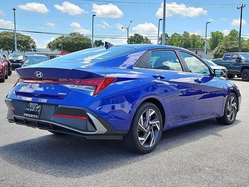 Used 2025 Hyundai Elantra Limited FWD image 4