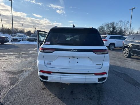 Used 2022 Jeep Grand Cherokee Summit w/ Luxury Tech Group V image 22