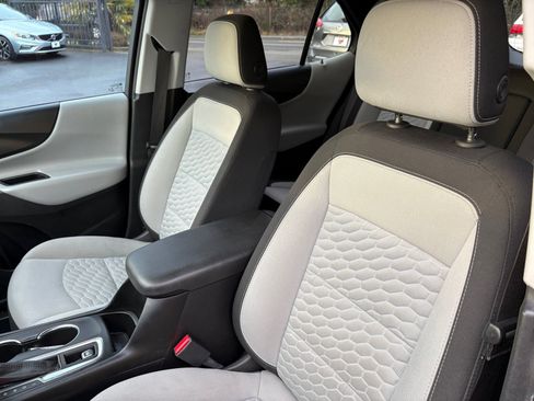 Used 2020 Chevrolet Equinox LS w/ LS Convenience Package image 12