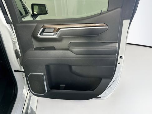 Used 2025 Chevrolet Silverado 1500 LT AWD/4WD image 28