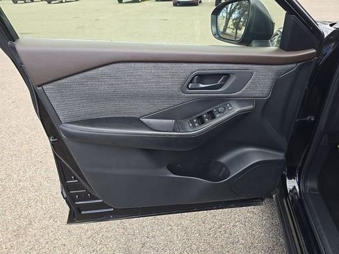 Used 2021 Nissan Rogue S FWD image 8