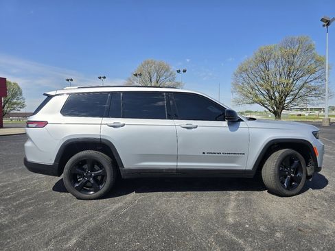 Used 2024 Jeep Grand Cherokee L Limited w/ Black Appearance Package AWD/4WD image 18
