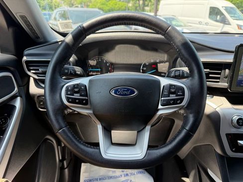 Used 2022 Ford Explorer XLT w/ Equipment Group 202A AWD/4WD image 12