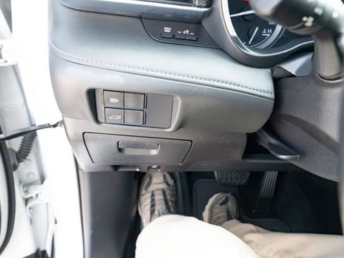 Used 2021 Toyota Highlander XSE FWD image 26