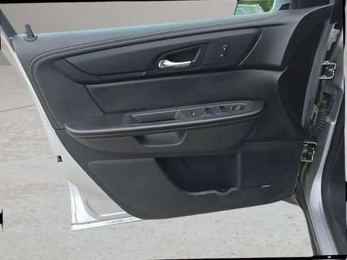 Used 2015 Chevrolet Traverse LT AWD/4WD image 9