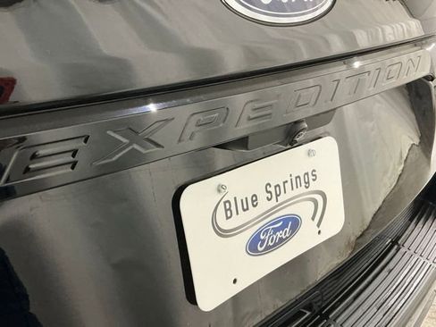 Used 2021 Ford Expedition Max Limited image 6