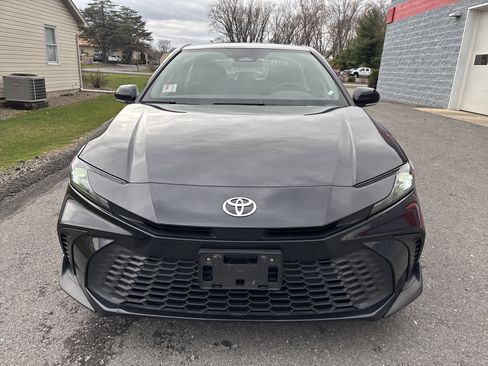 Used 2025 Toyota Camry SE image 9