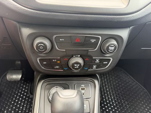 Used 2018 Jeep Compass Trailhawk w/ Leather Interior Group AWD/4WD image 18