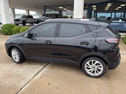 Used 2023 Chevrolet Bolt EUV LT w/ Driver Confidence Package image 9