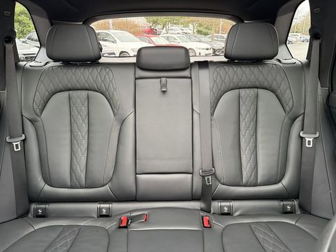 Used 2025 BMW X5 xDrive50e image 30