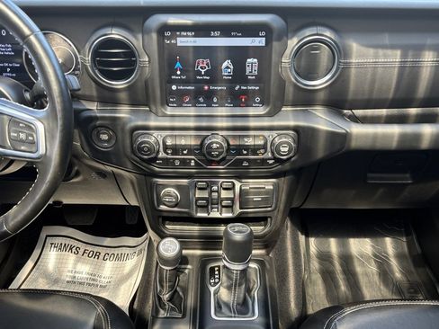 Used 2022 Jeep Gladiator Overland w/ Popular Equipment Package AWD/4WD image 16