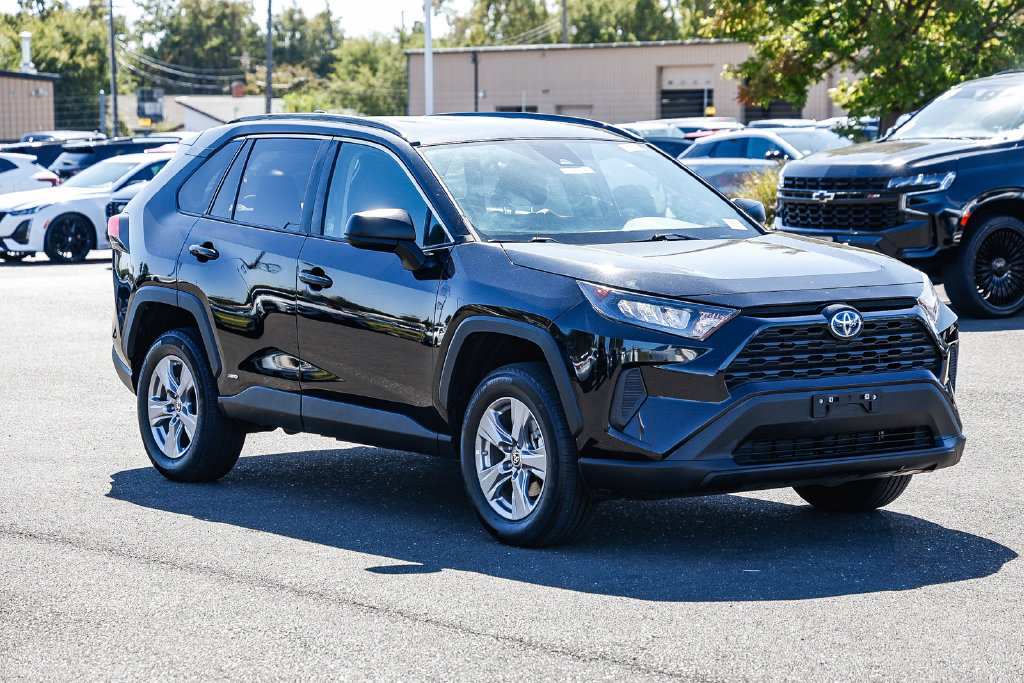 Used 2022 Toyota RAV4 LE AWD/4WD image 5