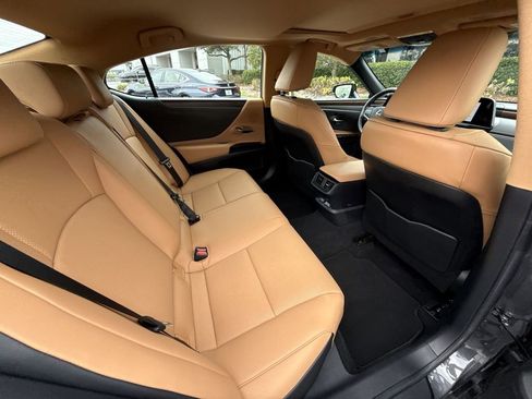 Used 2025 Lexus ES 350 w/ Premium Package image 17