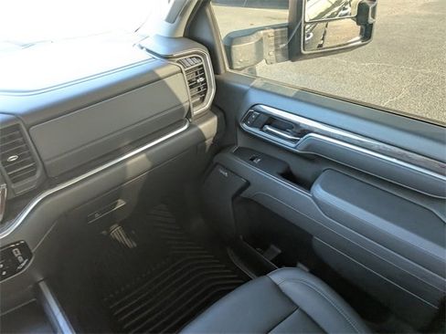 Used 2025 Chevrolet Silverado 2500 LTZ w/ LTZ Convenience Package image 16