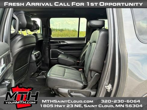 Used 2024 Jeep Wagoneer L Series II AWD/4WD image 10