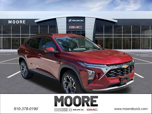 Used 2024 Chevrolet Trax LT w/ Driver Confidence Package FWD image 1