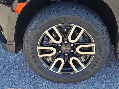 Used 2023 GMC Yukon SLT image 7