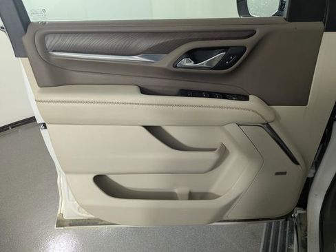 Used 2021 GMC Yukon Denali w/ Denali Premium Package image 9