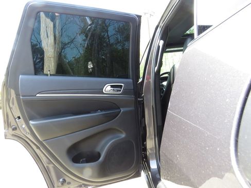 Used 2018 Jeep Grand Cherokee Limited AWD/4WD image 19
