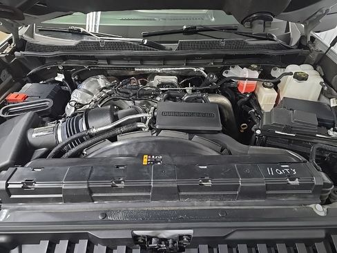 Used 2025 Chevrolet Silverado 2500 ZR2 w/ Technology Package AWD/4WD image 15