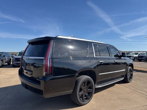 Used 2019 Cadillac Escalade ESV Luxury image 16