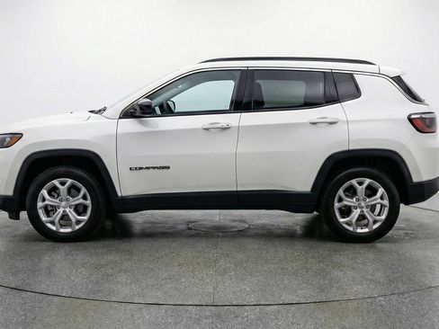 Used 2025 Jeep Compass Latitude image 5