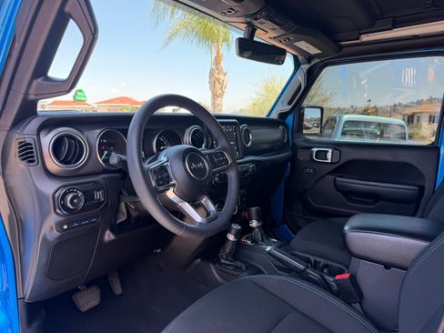 Used 2023 Jeep Wrangler Unlimited Rubicon 4xe AWD/4WD image 12